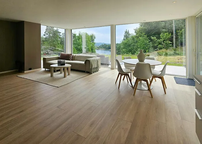 Feriehus With Sea Views Near