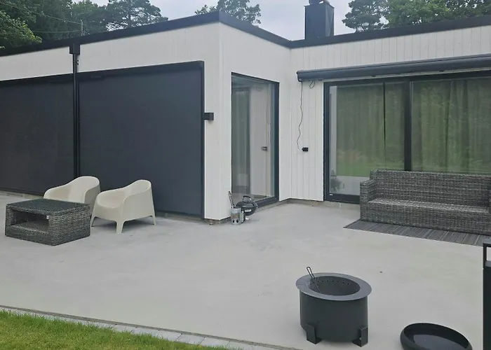 With Sea Views Near Feriehus Kristiansand